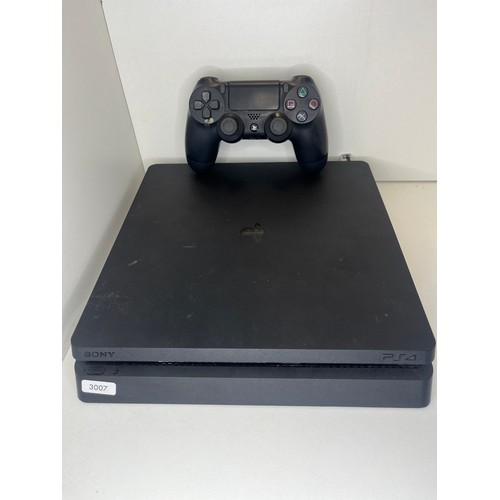 32 - PLAYSTATION 4 AND CONROLLER RRP £399 (P22203857/AEB/04)