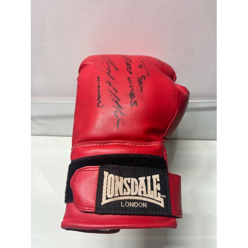 127 - SIGNED RICKY HATTON BOXING GLOVE - NO COA  - EBAY £90 (RR/08/POCA)