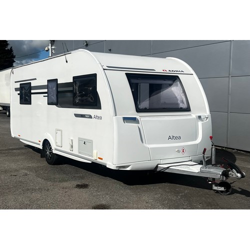 237 - APPROXX 2015/16 ADRIA 326 ALTEA 552 UP TRENT CARAVAN 4 BIRTH, FIXED REAR BED, HEATING,FRIDGE,HOB,TOI... 