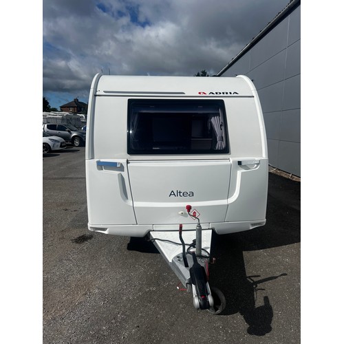 237 - APPROXX 2015/16 ADRIA 326 ALTEA 552 UP TRENT CARAVAN 4 BIRTH, FIXED REAR BED, HEATING,FRIDGE,HOB,TOI... 