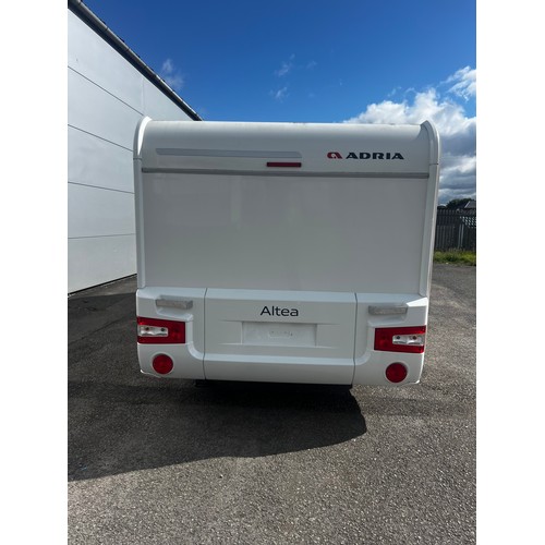 237 - APPROXX 2015/16 ADRIA 326 ALTEA 552 UP TRENT CARAVAN 4 BIRTH, FIXED REAR BED, HEATING,FRIDGE,HOB,TOI... 