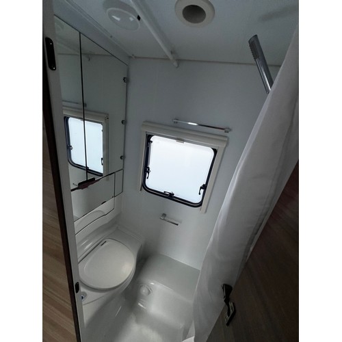 237 - APPROXX 2015/16 ADRIA 326 ALTEA 552 UP TRENT CARAVAN 4 BIRTH, FIXED REAR BED, HEATING,FRIDGE,HOB,TOI... 