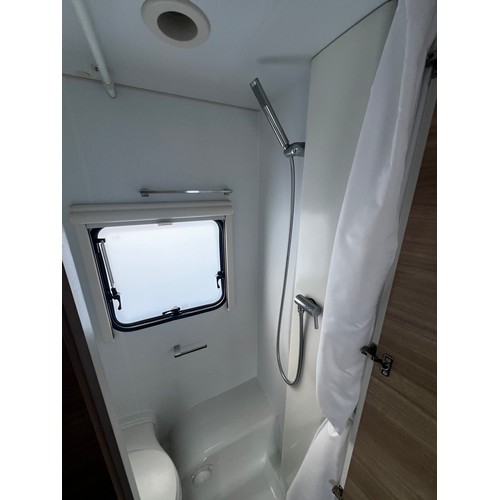 237 - APPROXX 2015/16 ADRIA 326 ALTEA 552 UP TRENT CARAVAN 4 BIRTH, FIXED REAR BED, HEATING,FRIDGE,HOB,TOI... 