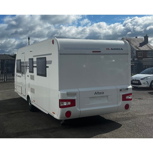 237 - APPROXX 2015/16 ADRIA 326 ALTEA 552 UP TRENT CARAVAN 4 BIRTH, FIXED REAR BED, HEATING,FRIDGE,HOB,TOI... 