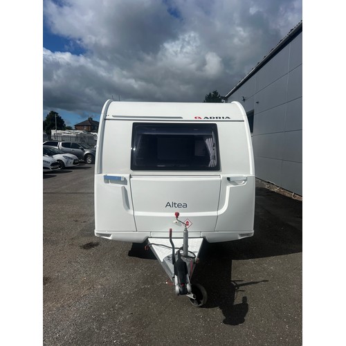 237 - APPROXX 2015/16 ADRIA 326 ALTEA 552 UP TRENT CARAVAN 4 BIRTH, FIXED REAR BED, HEATING,FRIDGE,HOB,TOI... 