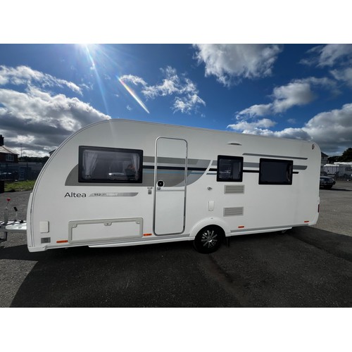 237 - APPROXX 2015/16 ADRIA 326 ALTEA 552 UP TRENT CARAVAN 4 BIRTH, FIXED REAR BED, HEATING,FRIDGE,HOB,TOI... 