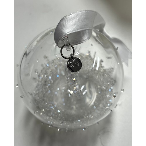 121 - SWARVOSKI CHRISTMAS BALL ORNAMENT 2018 RRP £125 (P19305101/A)