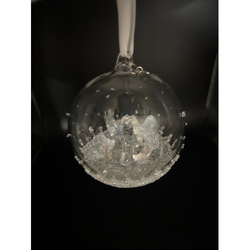 121 - SWARVOSKI CHRISTMAS BALL ORNAMENT 2018 RRP £125 (P19305101/A)