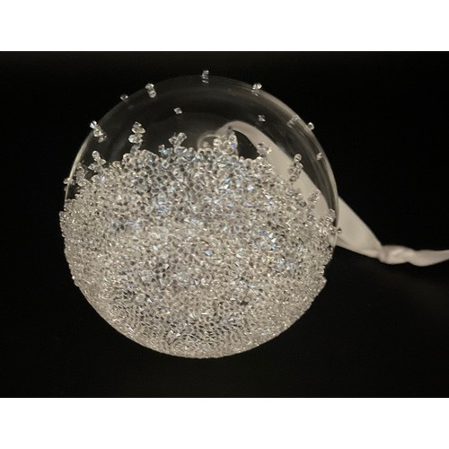 121 - SWARVOSKI CHRISTMAS BALL ORNAMENT 2018 RRP £125 (P19305101/A)