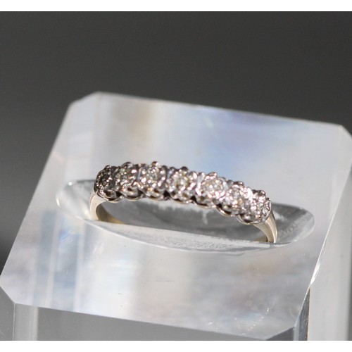 133 - 9CT (375) SEVEN DIAMOND HALF ETERNITY RING RING WEIGHT 1.39g (P21161277/A)