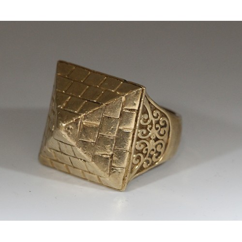 126 - 9CT GOLD PLATED PYRAMID RING (HALLMARKED 375) (P21149501/A)