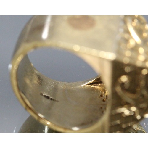 125 - 9CT GOLD PLATED EYE OF RA PYRAMID RING (HALLMARKED 375) (P21149502/A)