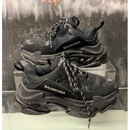 145 - BALENCIAGA TRIPLE S BLACK TRAINERS SIZE 37 (UK 4) COST NEW £825 (P22207286 / AC/03/10112022)