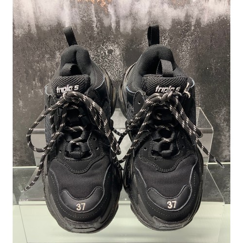 145 - BALENCIAGA TRIPLE S BLACK TRAINERS SIZE 37 (UK 4) COST NEW £825 (P22207286 / AC/03/10112022)