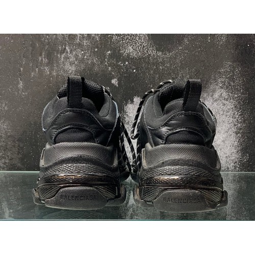 145 - BALENCIAGA TRIPLE S BLACK TRAINERS SIZE 37 (UK 4) COST NEW £825 (P22207286 / AC/03/10112022)