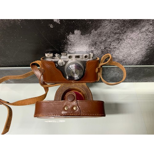 109 - VINTAGE REID & SIGRIST III RANGE FINDER CAMERA SERIAL NUMBER 1651 IN LEATHER CASE - ONLINE PRICE... 