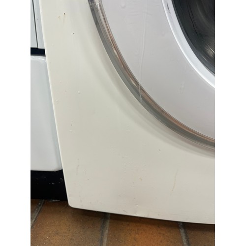 39 - SAMSUNG ECOBUBBLE 8KG WASHING MACHINE MODEL WF80F5E5U4W - COST NEW £399