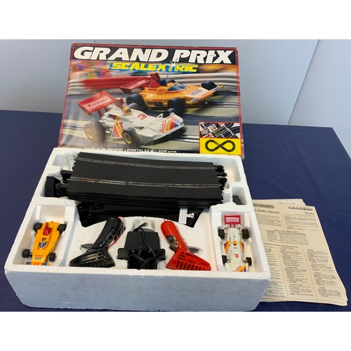 115 - SMALL BOX OF SCALEXTRIC GRAND PRIX