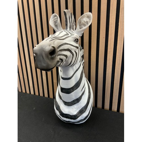 149 - NEW ZEBRA HEAD BLACK & WHITE 46CM HANGING - RRP £95