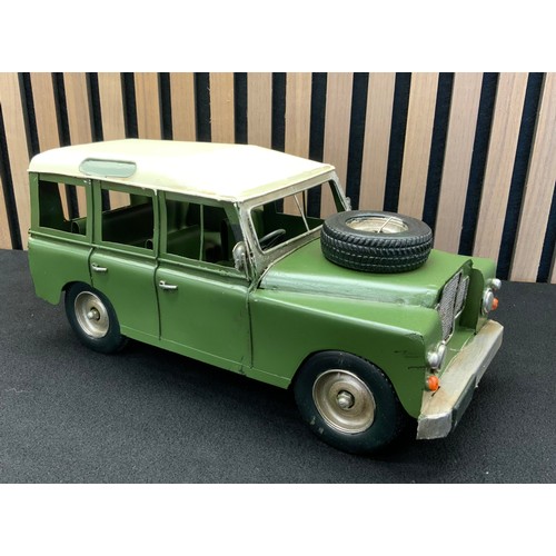 161 - NEW - MODEL 4 X 4 STATION WAGON - 33CM