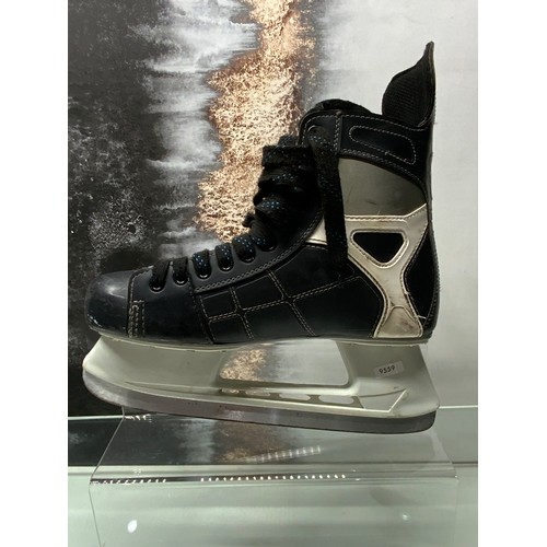 133 - CCM 92 ICE SKATES SIZE 46