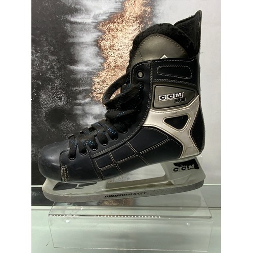 133 - CCM 92 ICE SKATES SIZE 46