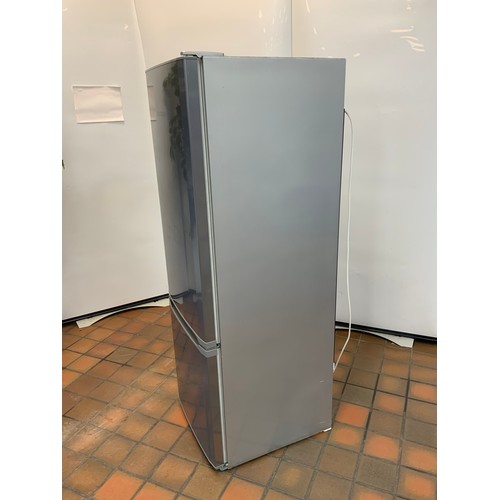 32 - LIEBHER 60/40 FRDIGE FREEZER MODEL NN1112Y - RRP £499