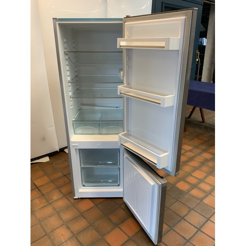 32 - LIEBHER 60/40 FRDIGE FREEZER MODEL NN1112Y - RRP £499