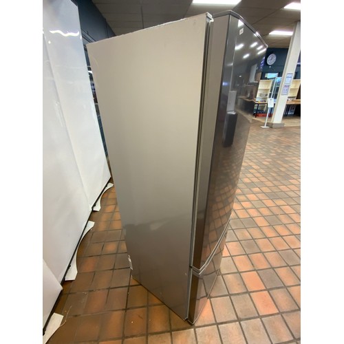 32 - LIEBHER 60/40 FRDIGE FREEZER MODEL NN1112Y - RRP £499