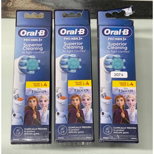 72 - ORAL B PRO KIDS 3+ DISNEY FROZEN TOOTHRUSH HEADS 3 X PACKS OF 4 TOTAL RRP £42 (P24058232 )