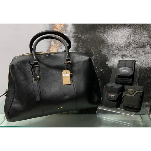 19 - PAUL COSTELLO WEEKEND LEATHER BAG RP APPROX £79 & 3 CAMERA CASES (P24046373/P24220426 )