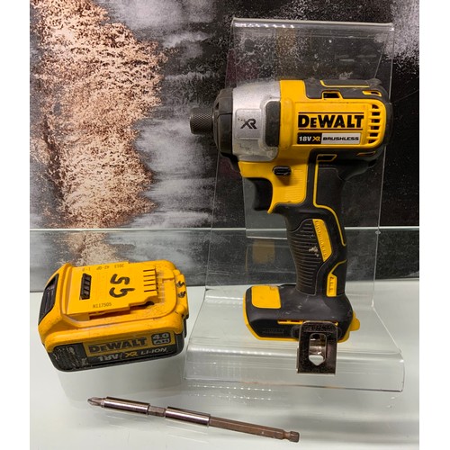 122 - DEWALT DCF886 IMPACT DRIVER, DEWALT BATTERY 4AH RRP EQUIVALENT £110 (P17135128 )