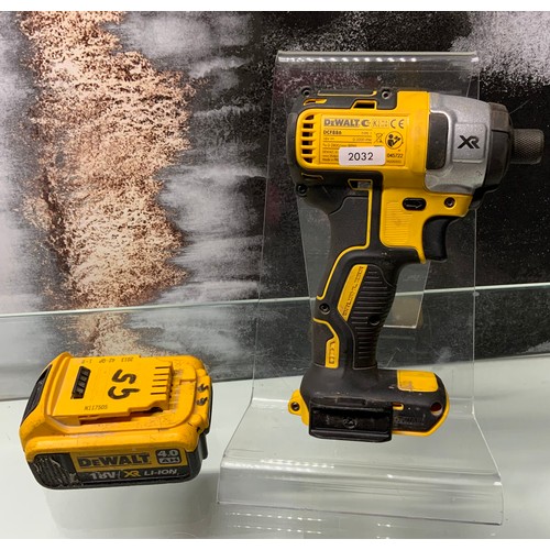 122 - DEWALT DCF886 IMPACT DRIVER, DEWALT BATTERY 4AH RRP EQUIVALENT £110 (P17135128 )