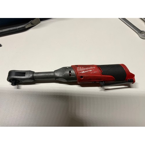 121 - MILWAKE M12 FIR38LR EXTENDED REACH RATCHET WITH BATTERY RRP £165.98, 5 MIXED SIZE LARGE SOCKETS APPR... 