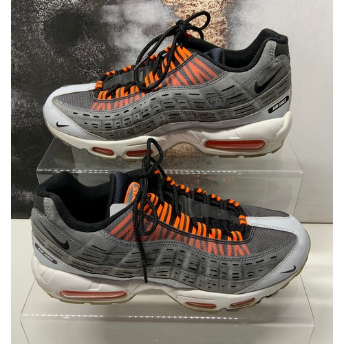 134 - NIKE AIR MAX 95 KIM JONES BLACK 'TOTAL ORANGE' TRAINERS SIZE 9 RRP £119.99 ( ACC/29/POCA/P24020172 )