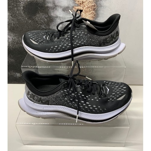 135 - HOKA KAWANA BLACK/WHITE TRAINERS SIZE UK 9 RRP £135 ( ACC/32/POCA/P24020169 )