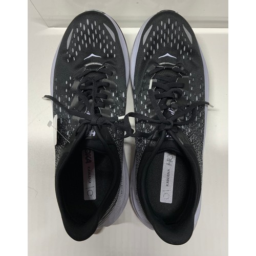 135 - HOKA KAWANA BLACK/WHITE TRAINERS SIZE UK 9 RRP £135 ( ACC/32/POCA/P24020169 )