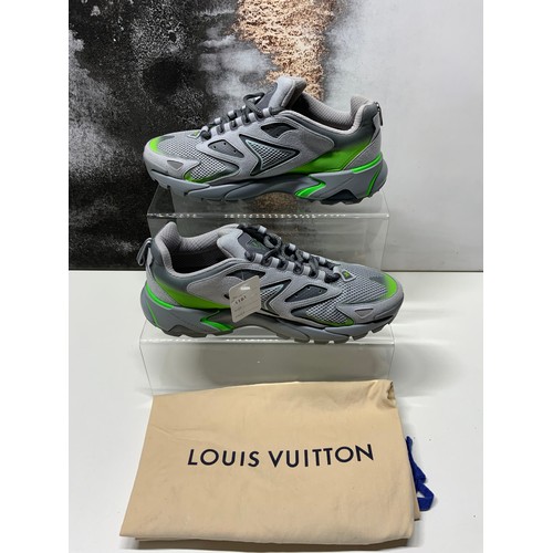 128 - LOUIS VUITTON RUNNER TATIC SNEAKERS 'GREY NEON GREEN' SIZE 8 1/2 RRP £1683 ( ACC/34/POCA/P24020173 )