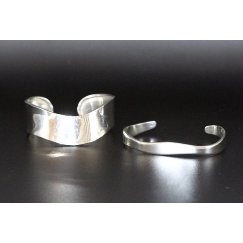 180 - VINTAGE MEXICAN SILVER 925 WAVE CUFF & 925 SILVER CUFF (P22064690/C)