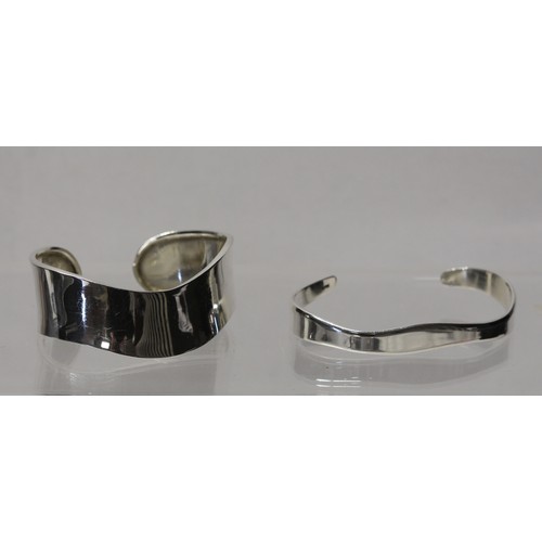 180 - VINTAGE MEXICAN SILVER 925 WAVE CUFF & 925 SILVER CUFF (P22064690/C)