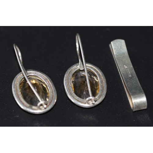 174 - PAIR OF SILVER CITRINE EARINGS & SILVER 925 TIE PIN ( P23066348 / C )