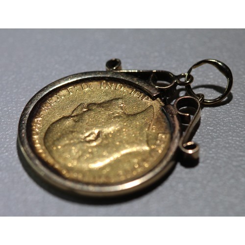 225 - 9CT GOLD MOUNT SET WITH 22CT? GOLD SOVEREIGN ST GEORGE 1903 PENDANT - ONLINE £450+ (P24013367 )