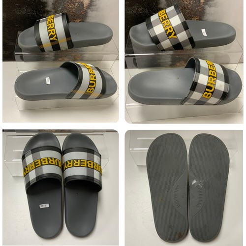 131 - BURBERRY LOGO DETAIL CHECK STORM GREY SLIDERS SIZE 43 UK 9-  RRP £290 ( ACC/08/POCA/P24020147 )