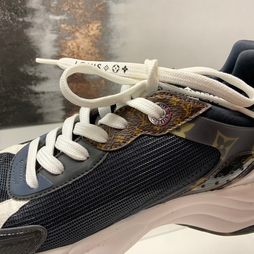 129 - LOUIS VUITTON RUN 55 TRAINERS SIZE 37 - UK 4  RRP £945 ( ACC/27/POCA /P24020138)