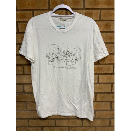 88 - ALEXANDER MCQUEEN 3 SKULL T SHIRT SIZE XL RRP £200 APPROX ( ACC/02/POCA/P24020104 )