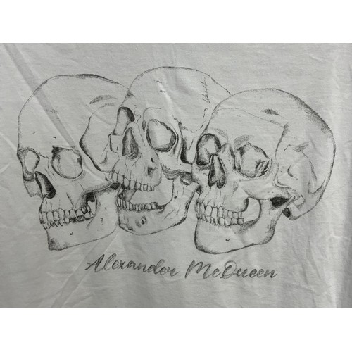 88 - ALEXANDER MCQUEEN 3 SKULL T SHIRT SIZE XL RRP £200 APPROX ( ACC/02/POCA/P24020104 )