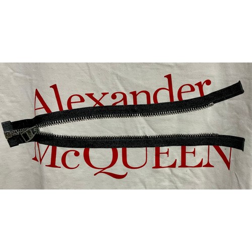 95 - ALEXANDER MCQUEEN ZIP T-SHIRT SIZE XXL RRP £220 ( ACC/03/POCA /P24020106)