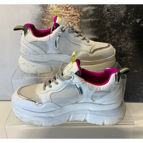 84 - CARVELA LOGIC TRAINERS SIZE 37 UK 4 - COST NEW £119 ( AKP/4 P21188831)