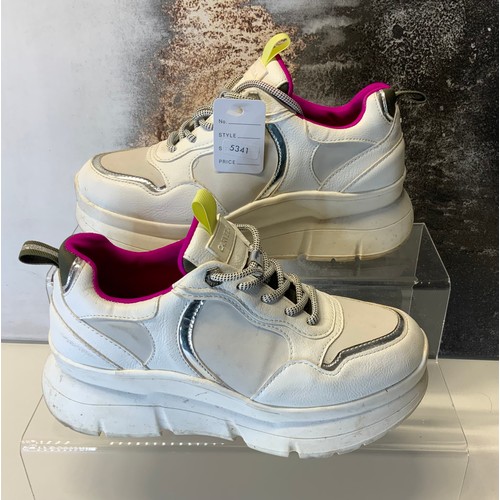 84 - CARVELA LOGIC TRAINERS SIZE 37 UK 4 - COST NEW £119 ( AKP/4 P21188831)