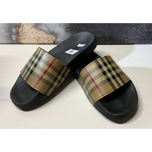 86 - BURBERRY WOMENS FURLEY SLIDERS SIZE 38 UK 5 - USED RRP £320 ( ACC/09/POCA/p24020143 )